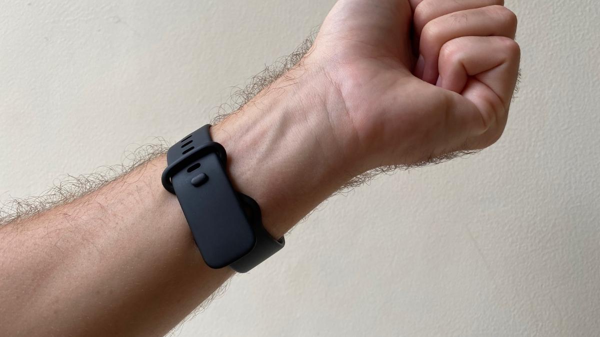 How To Wear Fitbit With Boxing Gloves (With Photos)