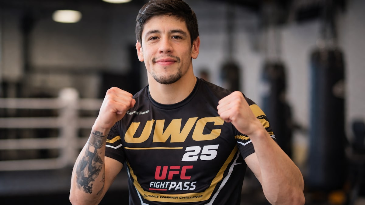 brandon moreno posing for ufc press